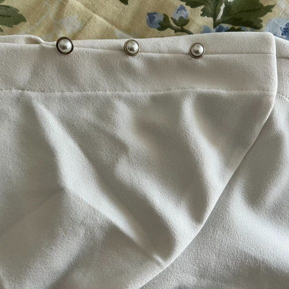 Ann Taylor White Blouse w/Pearl Buttons on Sleeves - Medium - Picture 6 of 6